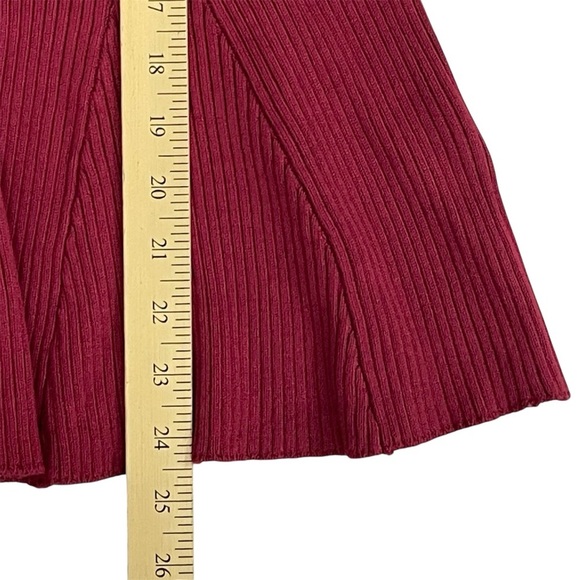 Venus Sweater Burgundy Fitted Stretch Flare Waist Women’s Size Small - Picture 9 of 10